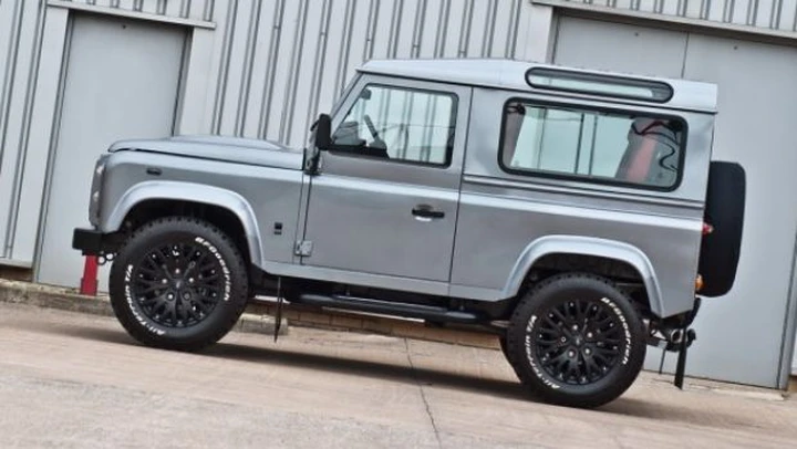Kahn Land Rover Defender XS 90
