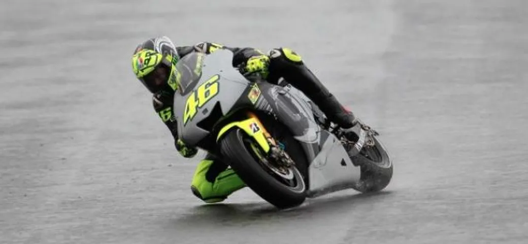 Valentino Rossi debutta sulla Yamaha M1