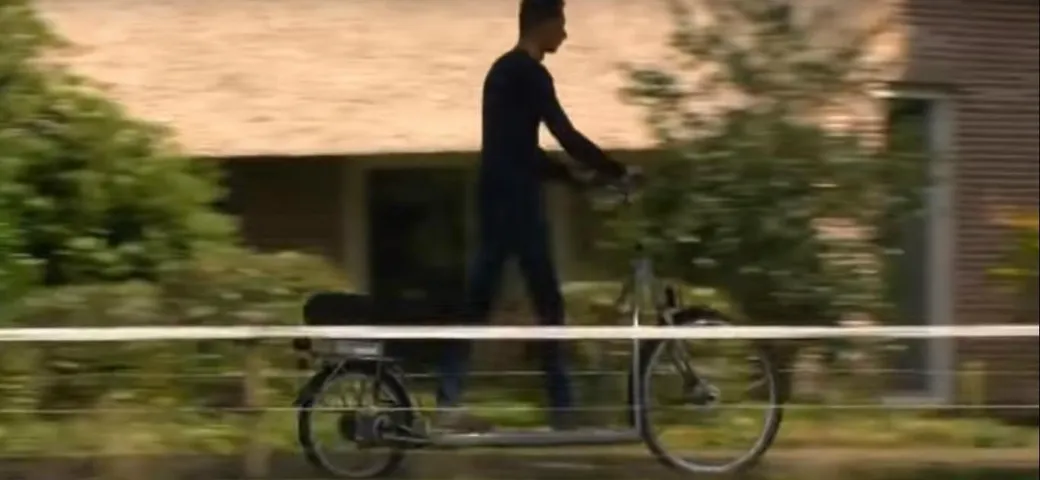 Un mezzo strano, incrocio fra bici e tapis roulant [Video]