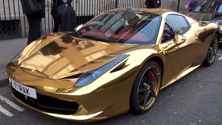 La Ferrari 458 d'oro del Campione del Mondo di Kickboxing in Video