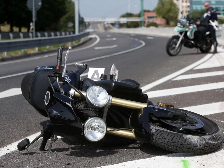Moto e scooter a Roma: in calo gli incidenti, ma non le buche e i tombini...