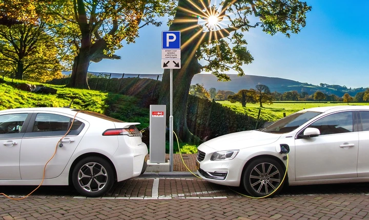 USA, Wyoming in controtendenza: stop alla vendite di auto elettriche nel 2035
