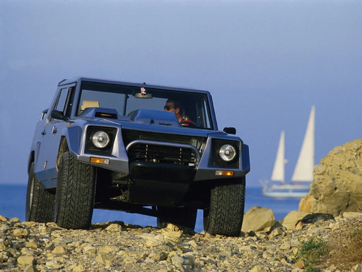 Lamborghini LM002 compie 40 anni, la madre di tutti i Super SUV