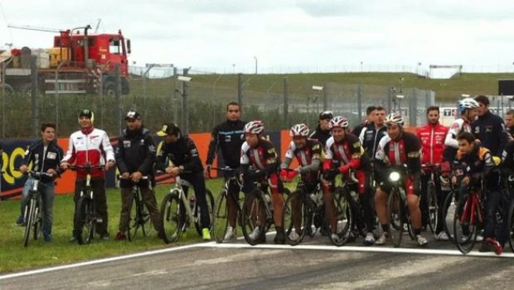 Kevin Schwantz e 'Cycle Of Wishes' a Misano: un giro di pista con i piloti MotoGP nel ricordo di Marco Simoncelli