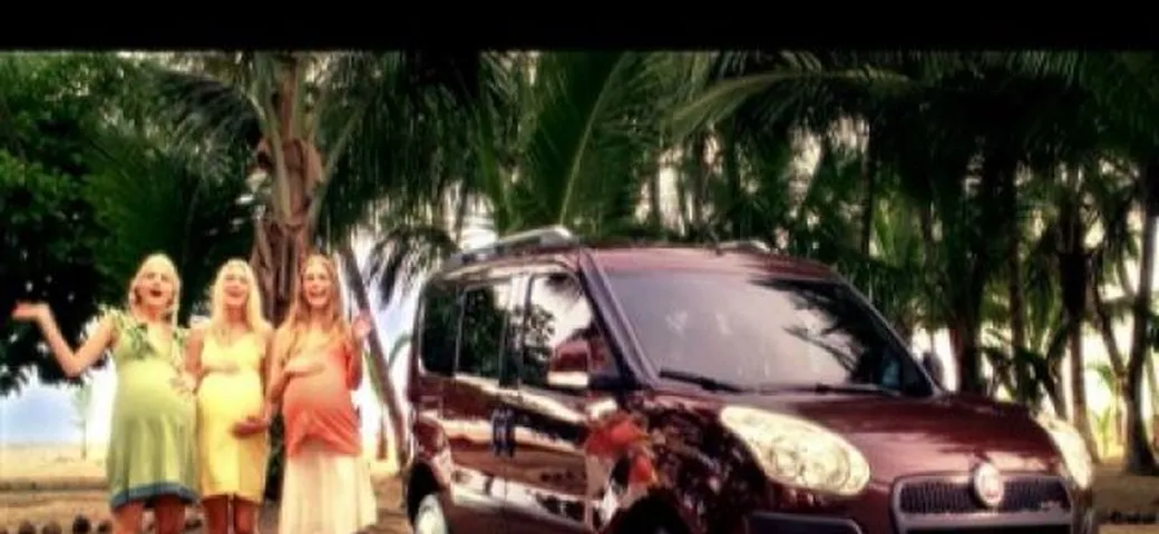 Fiat Doblò: i frame dello spot di lancio con la squadra Giamaicana di Bob