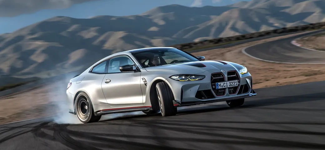Nuova BMW M4 CSL 2022: debutta la più sportiva della gamma