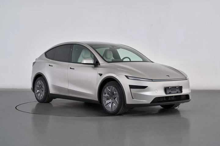 Tesla Model Y avrà anche una versione a 6 posti: dove arriverà