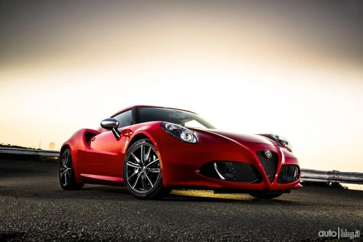 Alfa Romeo 4C: svelata quella per gli USA [video]