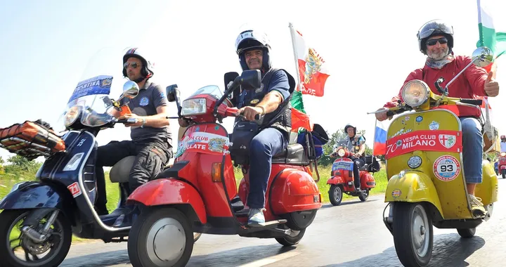 In 5.000 ai Vespa World Days 2019 in Ungheria