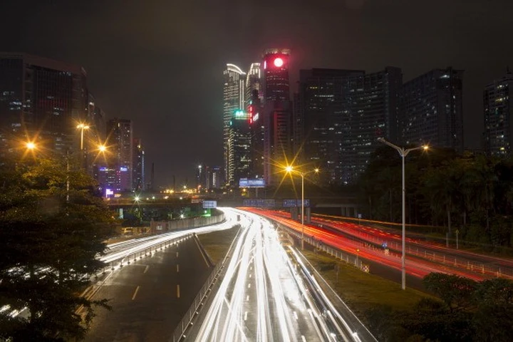 Cina: usi gli abbaglianti? La Polizia ti punisce!