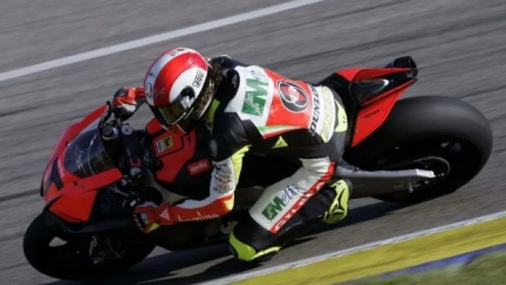 Simoncelli prova la RSV4, importanti progressi per Nakano