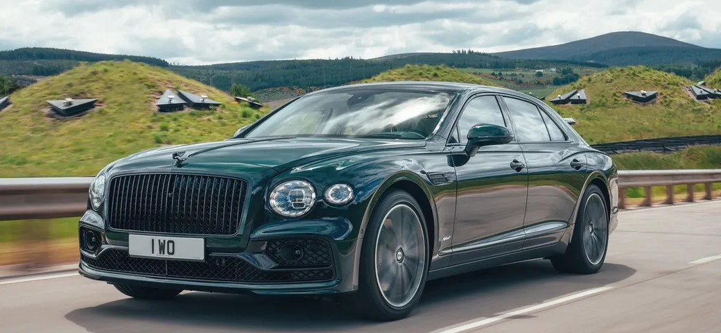Bentley Flying Spur Hybrid: arriva la versione plug-in