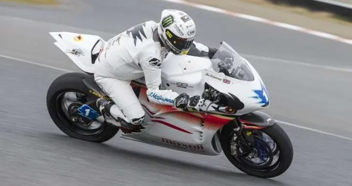 TT, Martin e McGuinness all'esordio sull'elettrica Roku