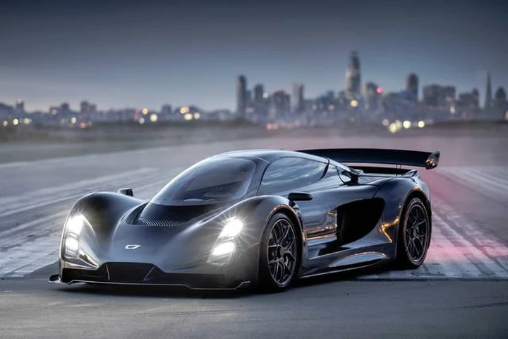 Czinger 21C, la potentissima hypercar si esalta a Laguna Seca [Video]