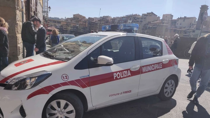 Recupera l’auto rimossa e ottiene in cambio 24 verbali