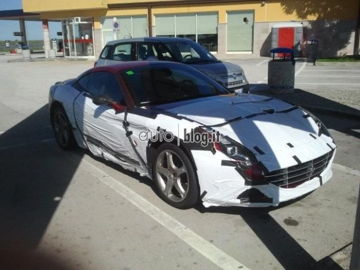 Ferrari California T: le foto spia di un nostro lettore