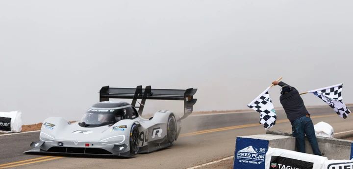 Volkswagen Pikes Peak: record assoluto per l'elettrica I.D. R