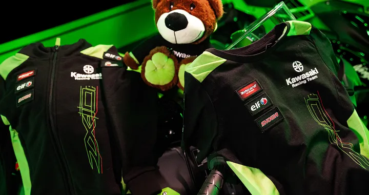 Kawasaki, la nuova collezione abbigliamento Racing
