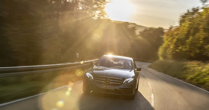 Mercedes Classe E 300 de: primo contatto con l'ibrida diesel