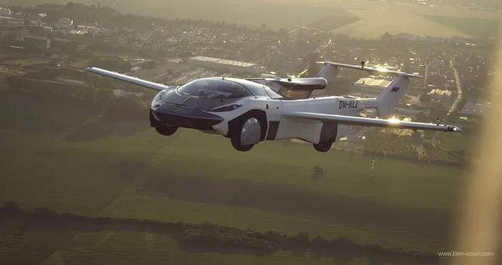 L'auto volante sempre più vicina: ottiene l’ok definitivo per volare in Slovacchia