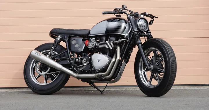 Non è la solita Triumph: guarda questa Bonnie in stile Hot Rod