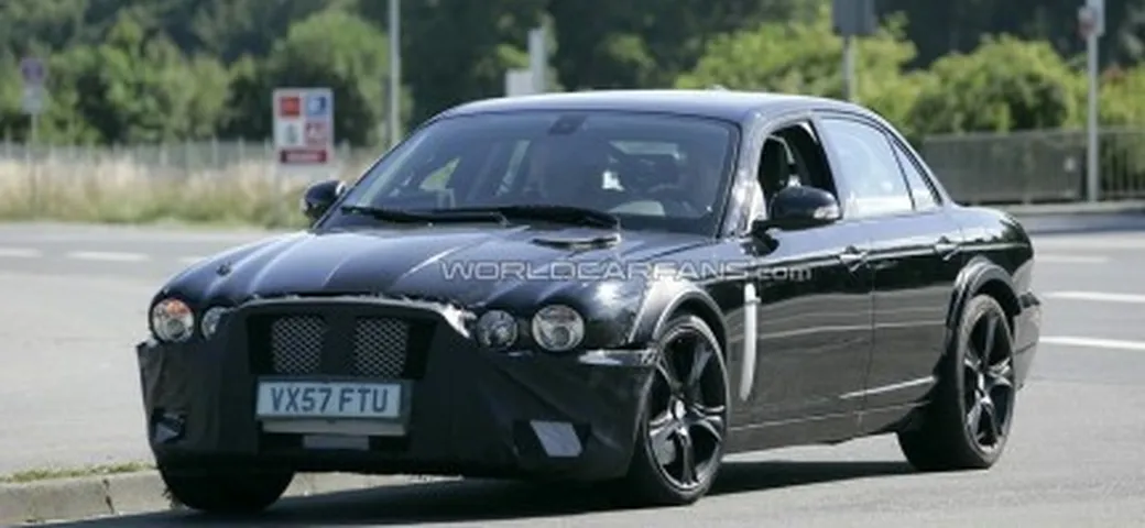 Jaguar XJ 2011 : foto spia
