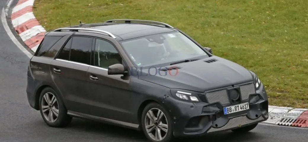 Mercedes ML Plug-In Hybrid: foto spia al Nurburgring