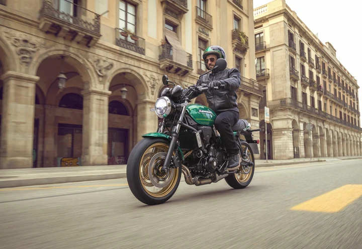 Kawasaki svela la nuova Z650 RS: parte la Retrovolution