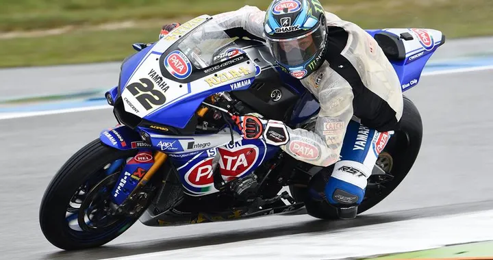 SBK Assen 2016: Lowes scavalca Sykes nelle FP2 bagnate, Ducati in difficoltà