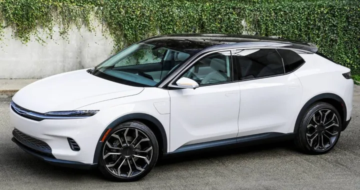 Il rilancio di Chrysler passa da un crossover ibrido: tanta curiosità