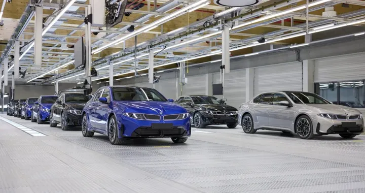BMW i3, parte la produzione: la nuova elettrica promette fino a 912 km di autonomia