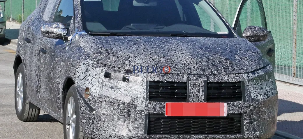 Dacia Sandero: foto spia della terza generazione