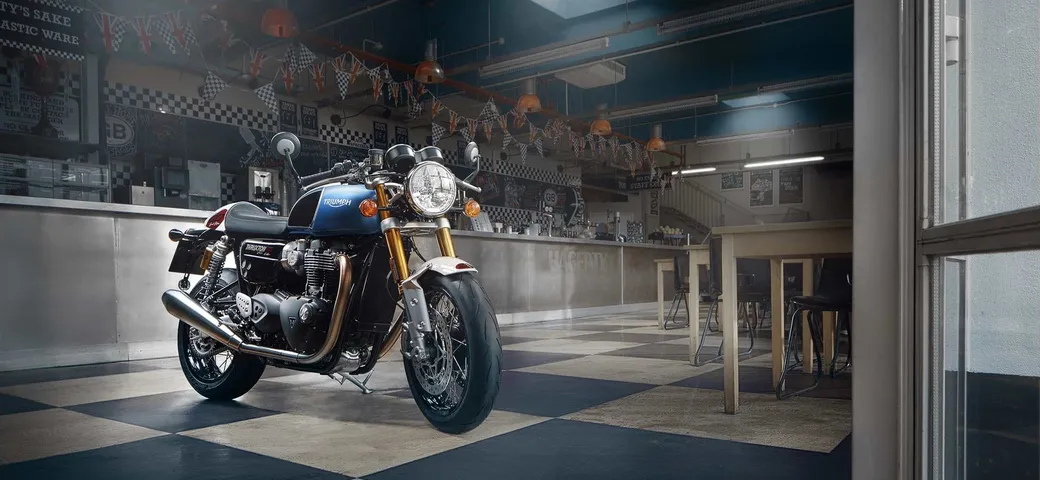 Triumph svela Street Twin EC1 Special Edition, Thruxton RS Ton Up Edition e 221 Special Edition Rocket 3 R e Rocket 3 GT