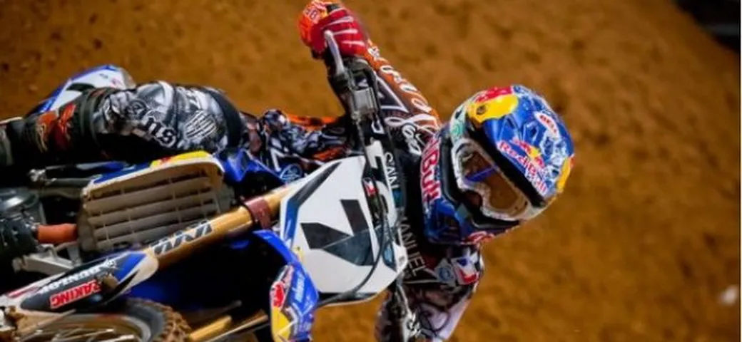 14° Round AMA/FIM Supercross 2011: Stewart trionfa a St.Louis, e scappa la lacrimuccia