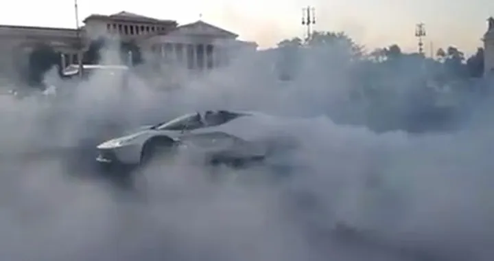 LaFerrari: burnout in strada a Budapest