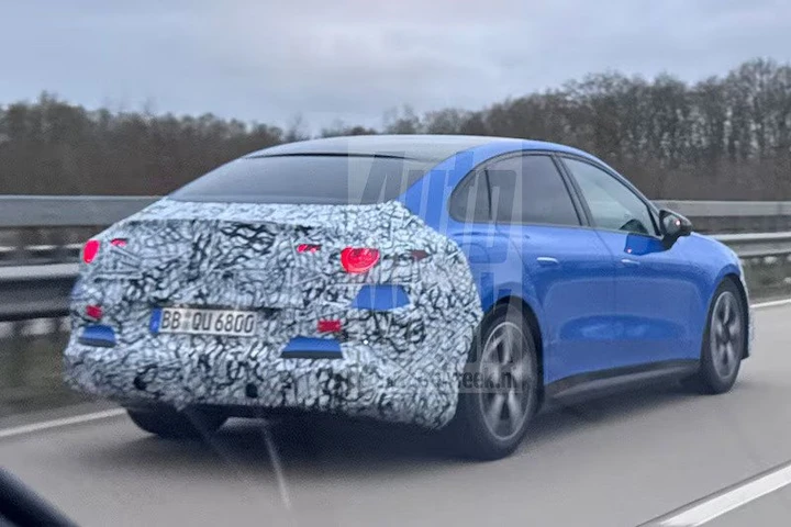 Mercedes Classe C EQ: la nuova berlina elettrica arriverà entro il 2027