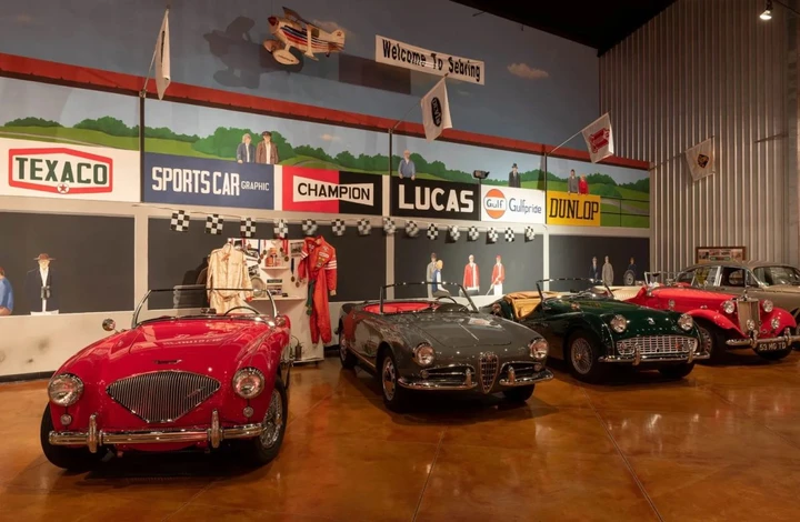 Chiude il museo delle auto d’epoca: «Non troviamo più meccanici che sappiano lavorare sui carburatori»