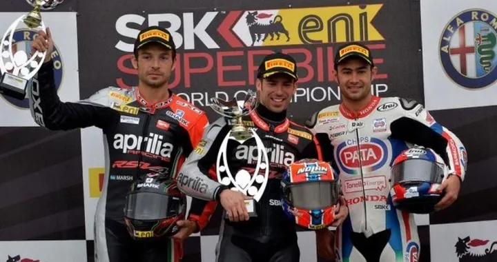 SBK Magny Cours 2014: Melandri ignora gli ordini Aprilia e vince Gara-2 su Guintoli, Haslam e Sykes [FOTO]