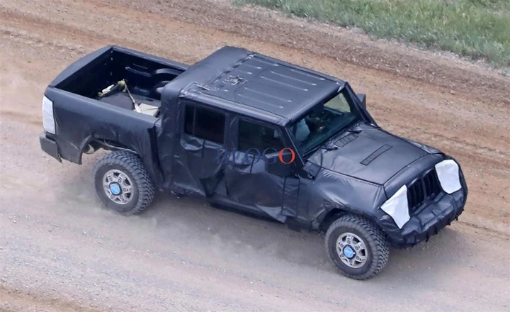 Jeep Wrangler pick-up: prime foto spia