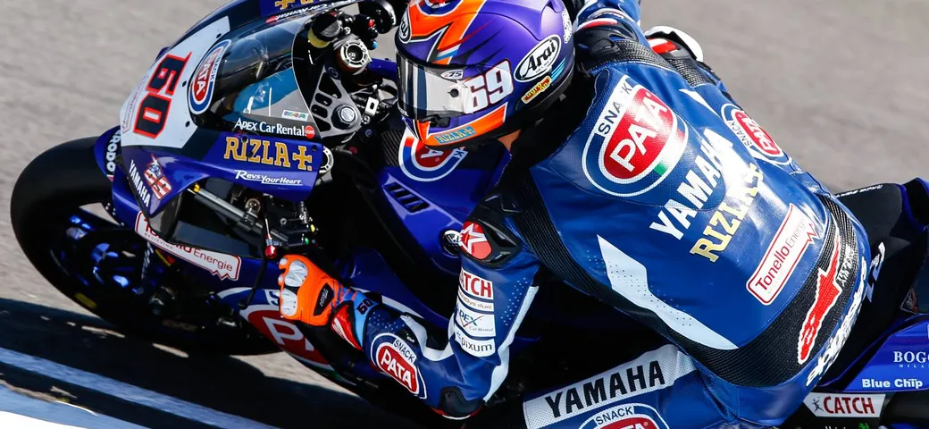 SBK, scoppio pneumatici in gara: la Yamaha torna al sapone
