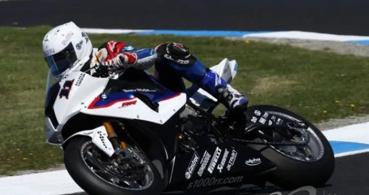 WSBK: Warm Up bagnato a Phillip Island. In Superbike miglior tempo di Corser, per la Supersport c'è Sam Lowes