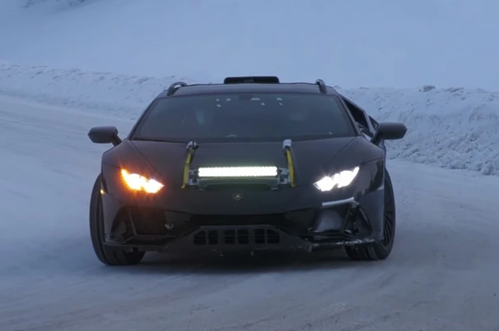 Lamborghini Huracan Sterrato: spiata durante i test [Video]
