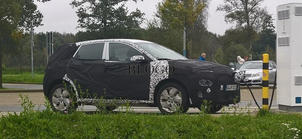 Hyundai Kona: foto spia della versione elettrica