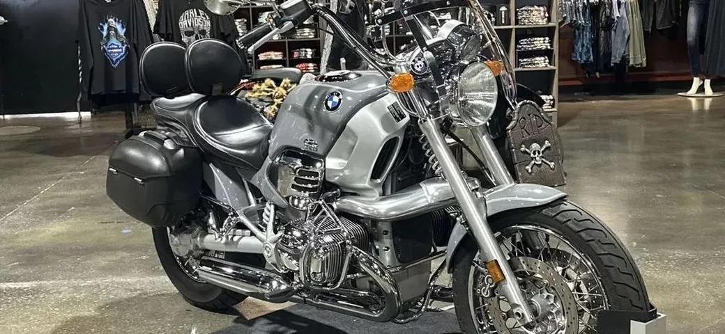 BMW R1200C: la moto di James Bond che ha segnato una generazione