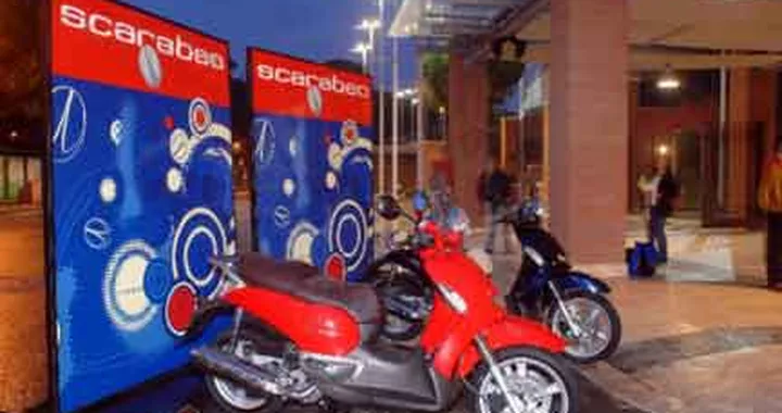 Scarabeo insieme a Simone Cristicchi