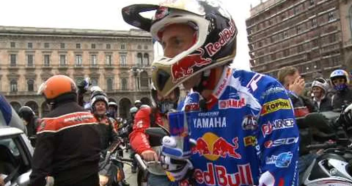 IN MOTO CON TONY CAIROLI PER LA RED BULL BIKE INVASION