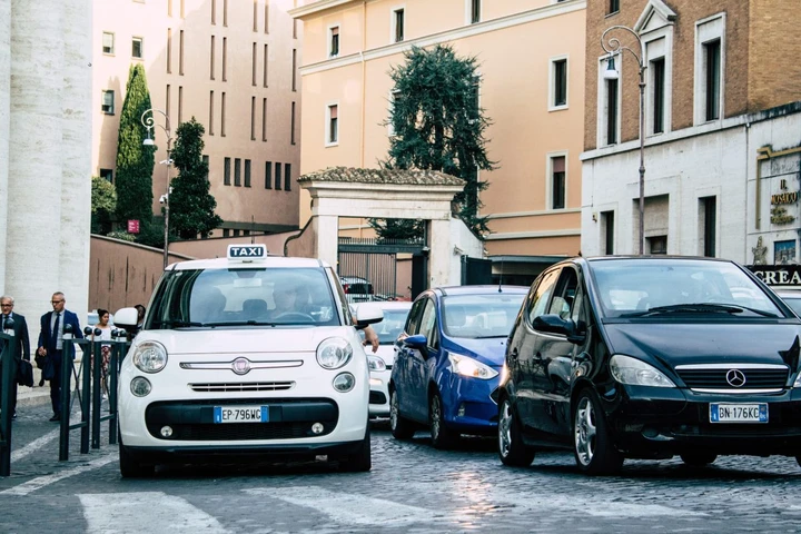 Italia, nessuno come noi in Europa: dominio per numero di auto per abitante