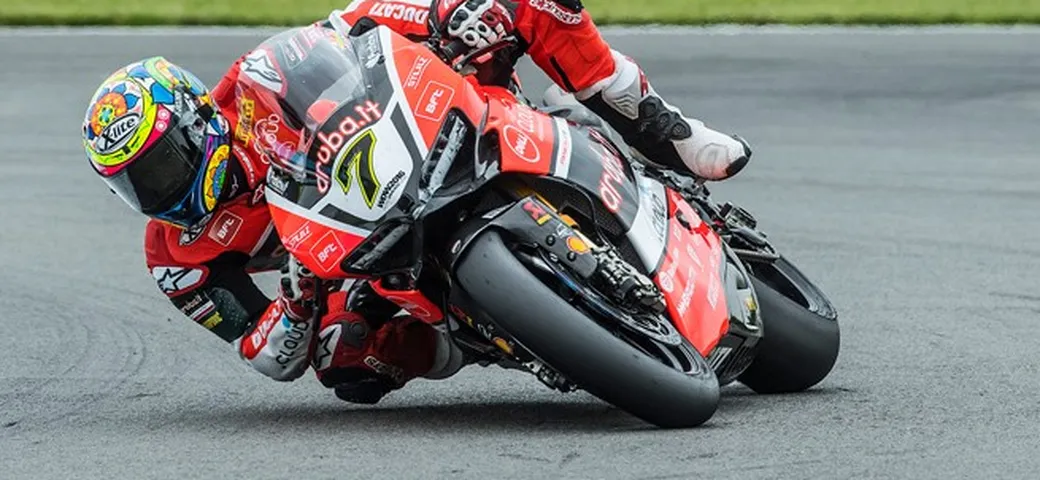Superbike Magny-Cours 2016: Davies vince Gara-1