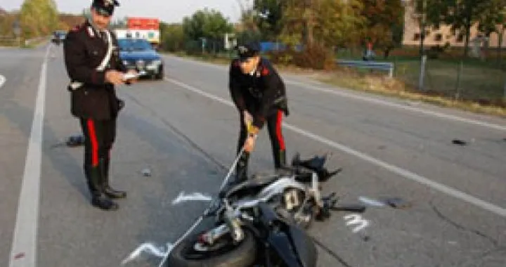 Incidenti weekend 1° semestre 2012: calano le morti in moto (-17,8%)
