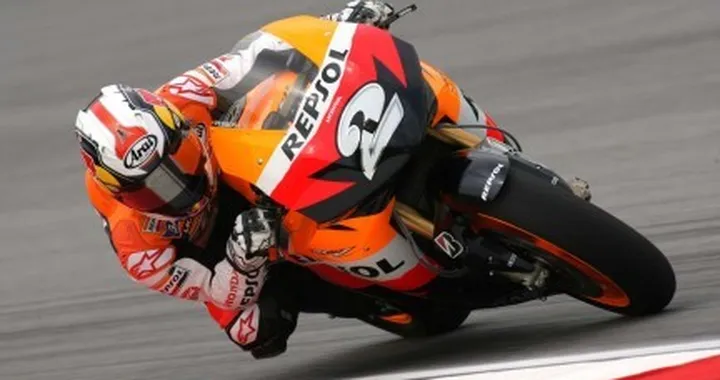 MotoGP. Pedrosa in pole "brucia" Rossi e Lorenzo. Solo settimo Stoner